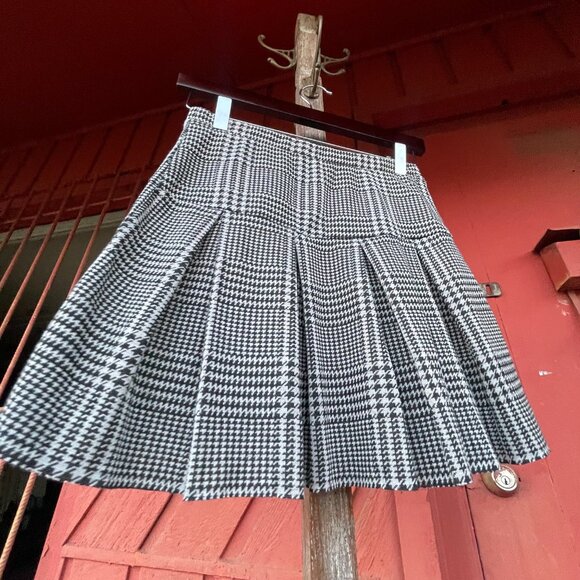 Girl's Large (10/12) Art Class B&W Houndstooth Pleated Mini Skirt - Picture 10 of 16